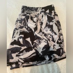 NWOT. HP. Women’s Outer Shorts